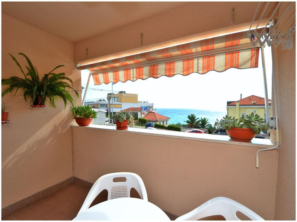 Apartment Laura Podstrana Chambre photo