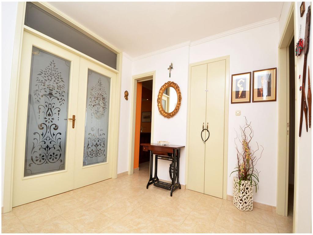 Apartment Laura Podstrana Chambre photo