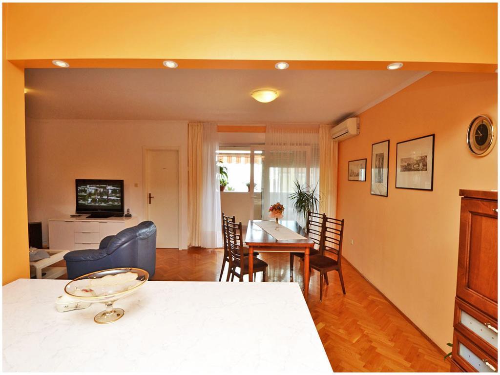 Apartment Laura Podstrana Chambre photo
