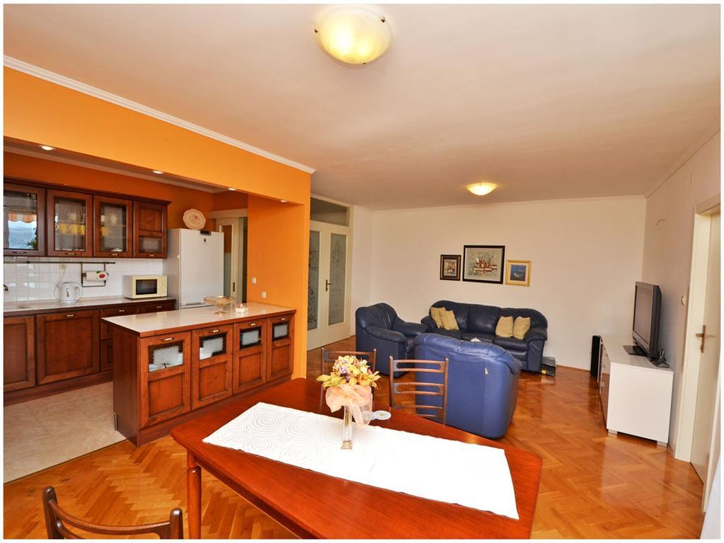 Apartment Laura Podstrana Chambre photo