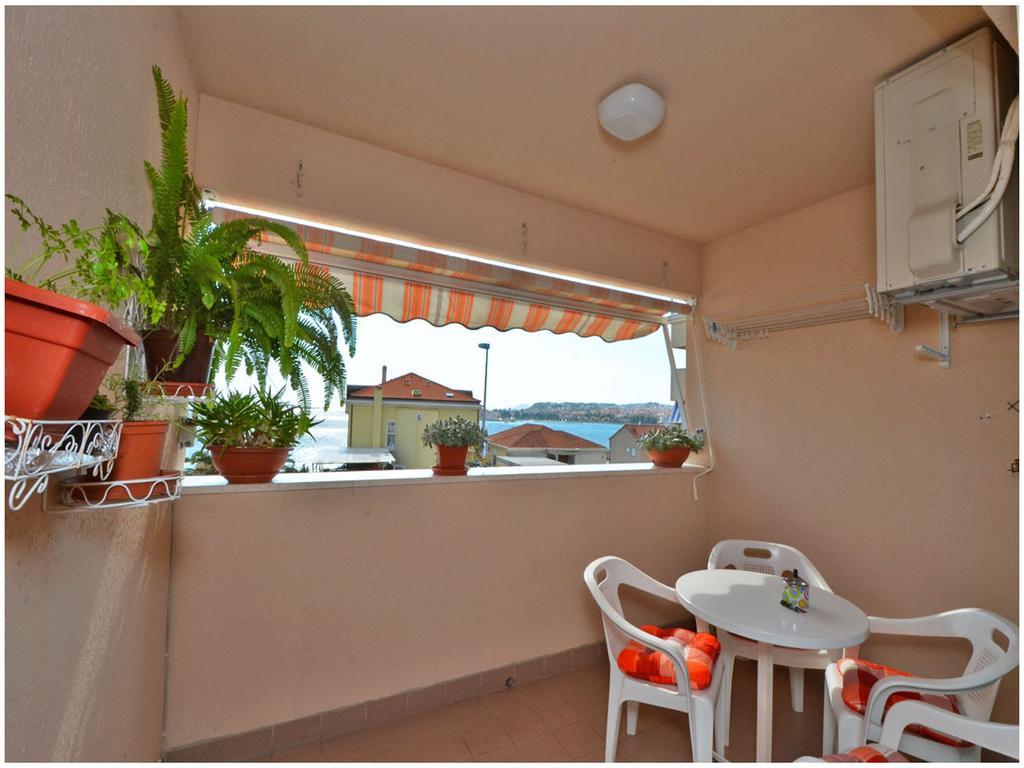 Apartment Laura Podstrana Chambre photo
