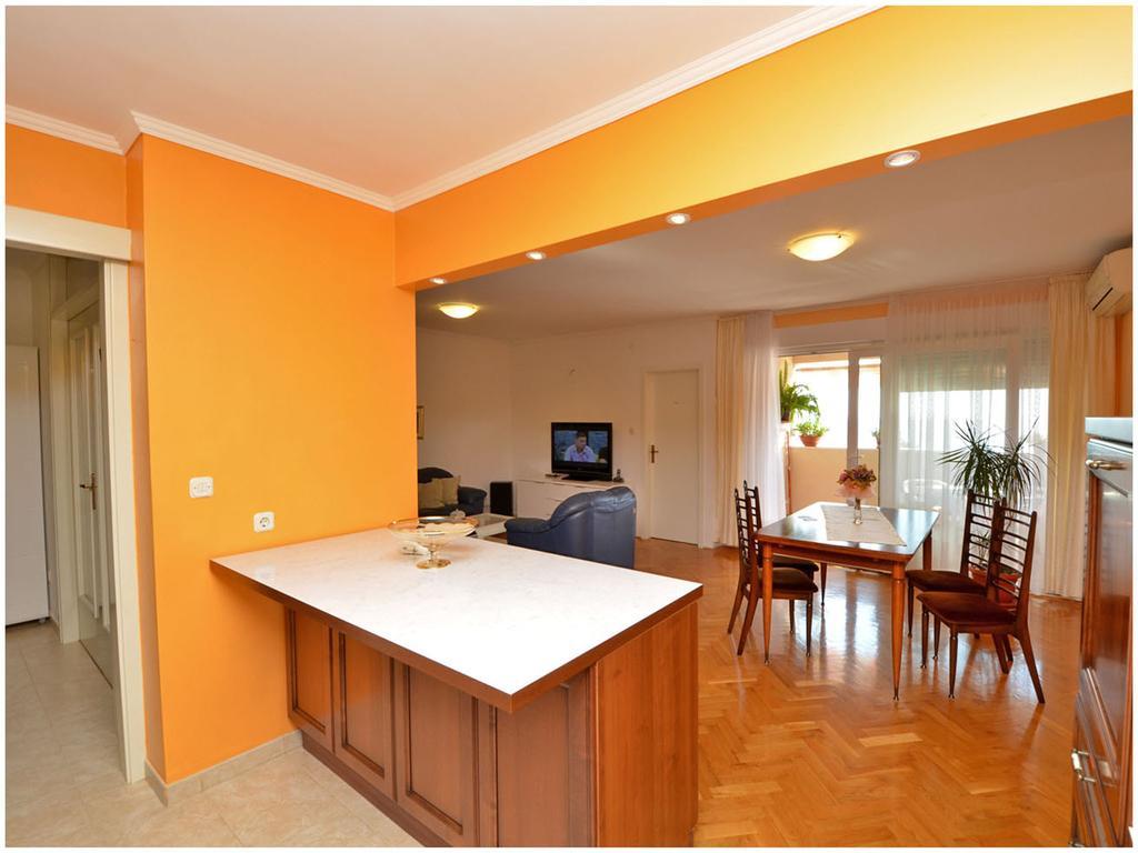 Apartment Laura Podstrana Chambre photo