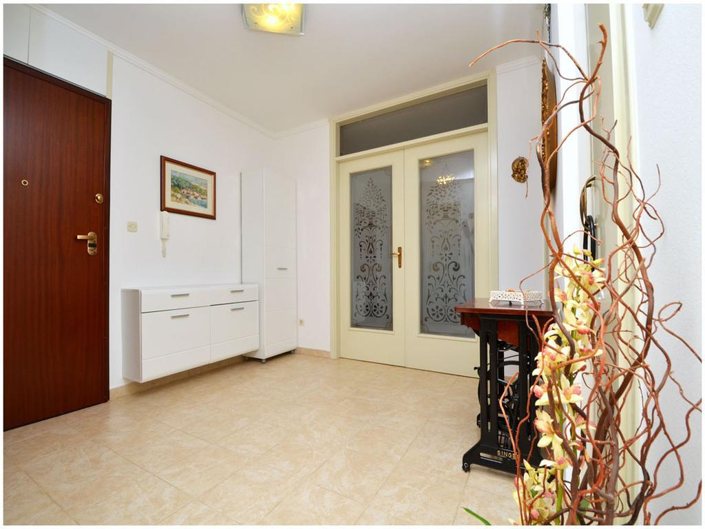 Apartment Laura Podstrana Chambre photo