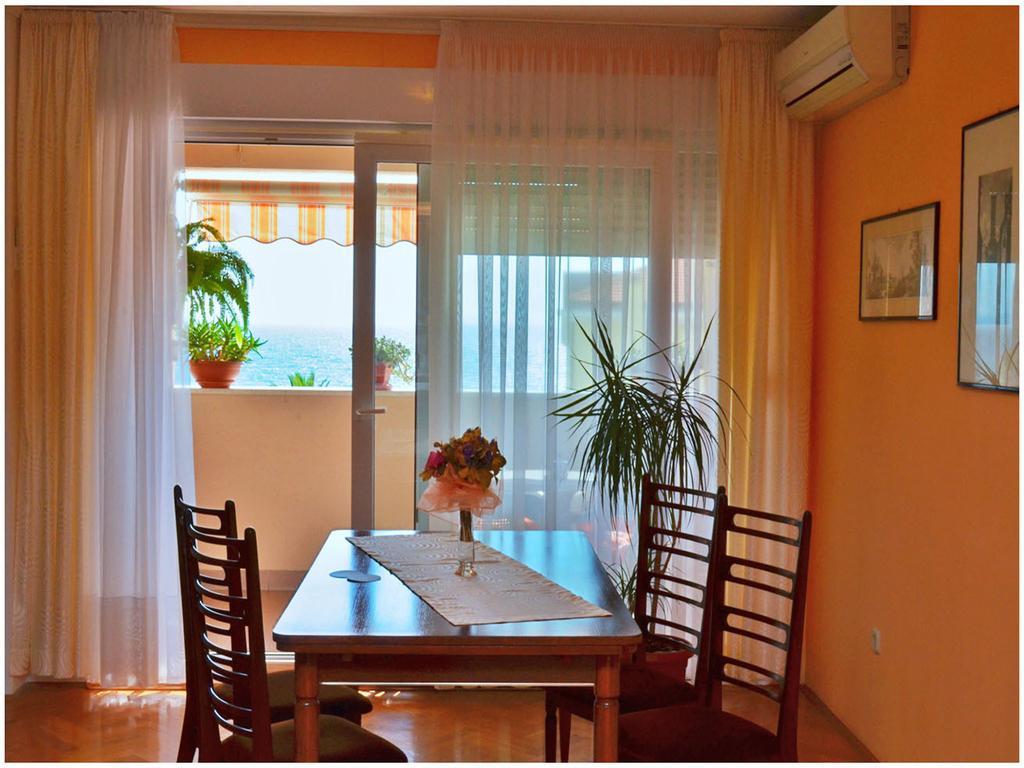 Apartment Laura Podstrana Chambre photo