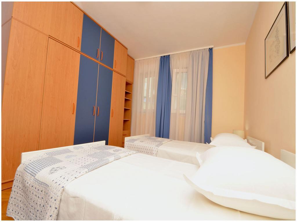 Apartment Laura Podstrana Chambre photo